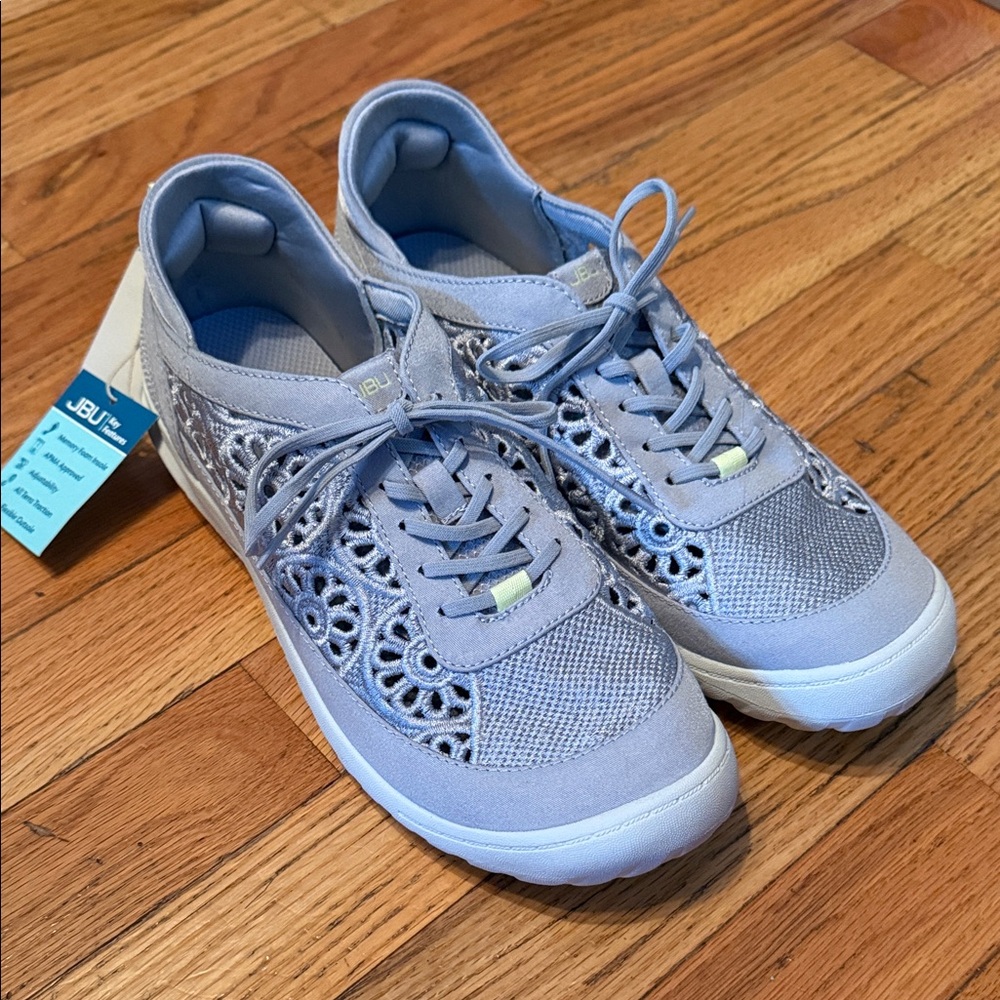 JBU Women's Light Gray Lace-Up Sneakers